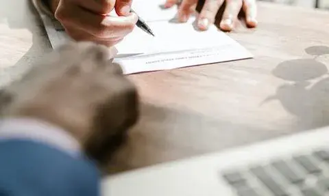 Rachunek powierniczy dewelopera: Jak go sprawdzić i spać spokojnie?