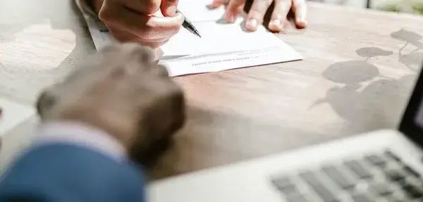 Rachunek powierniczy dewelopera: Jak go sprawdzić i spać spokojnie?