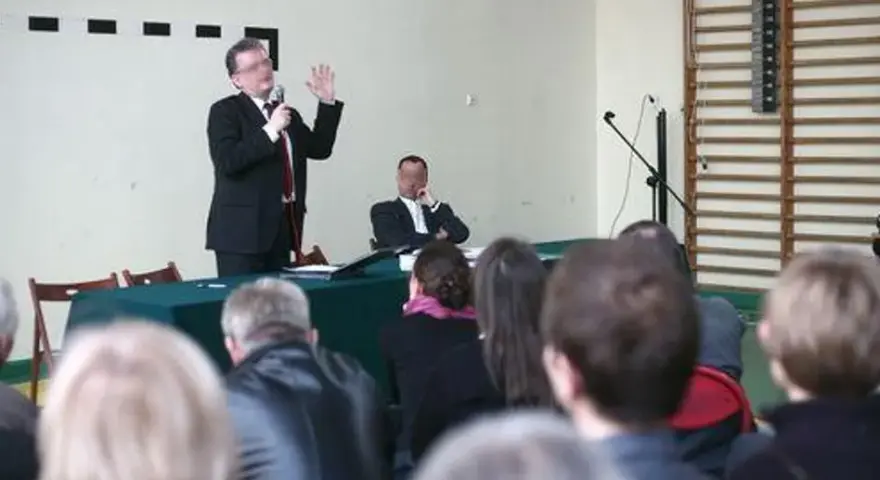 Wynagrodzenie prezesa spółdzielni jawne? Poznaj prawa i procedurę!